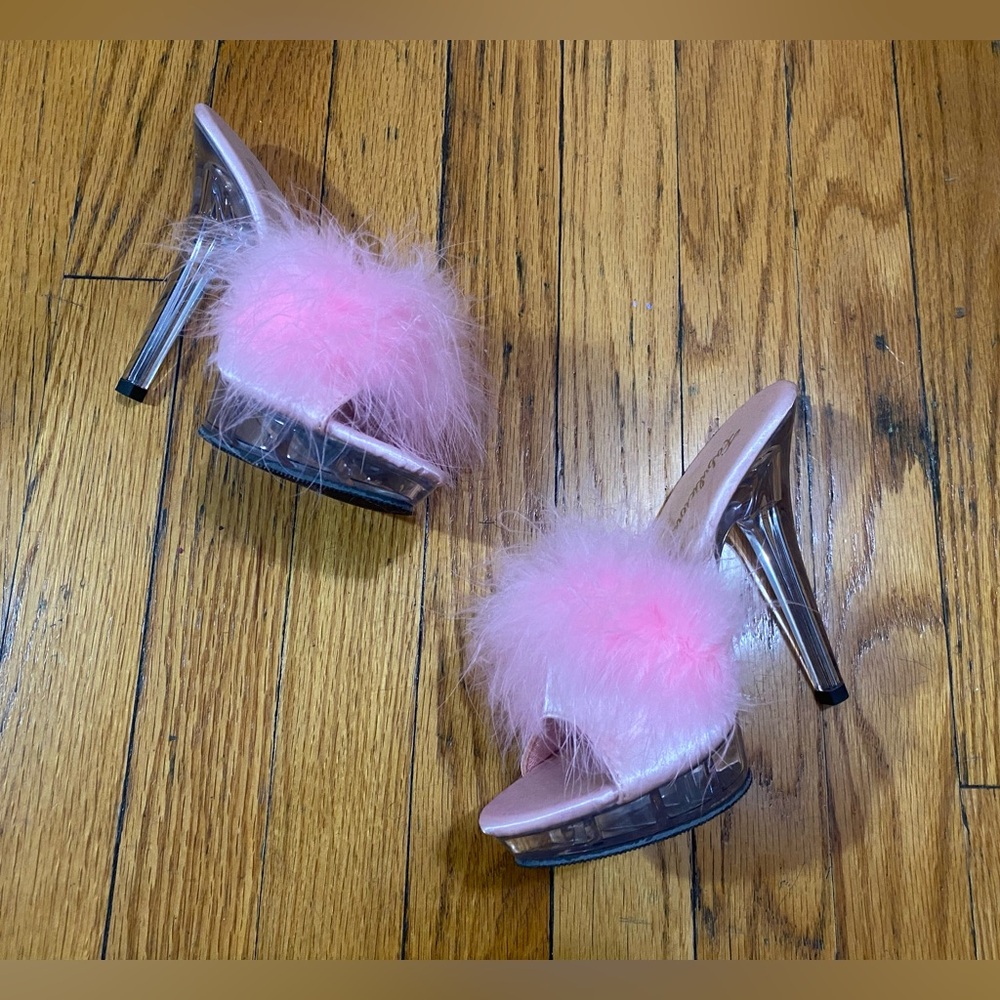 Super fun, feather heels by Pleaser Shoes: Fabulicious!